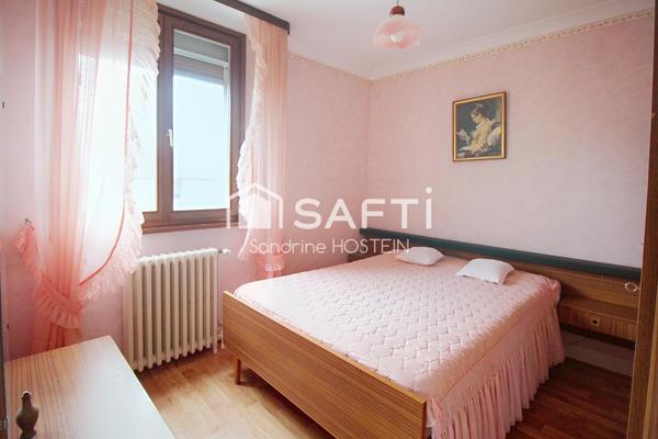 Maison jumelée avec jardin et garage