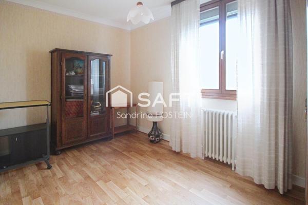 Maison jumelée avec jardin et garage