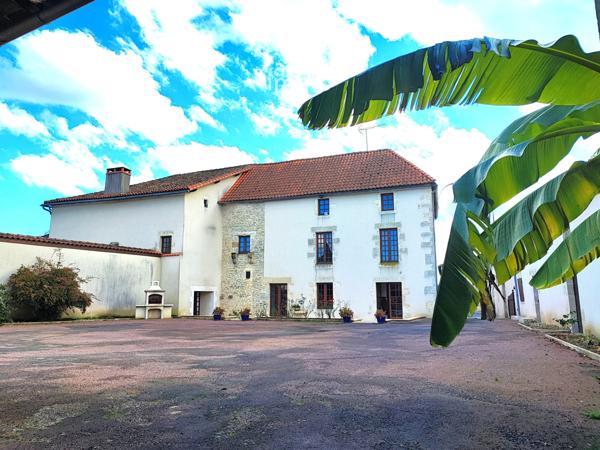 Maison de village
                                                                                                                                                                                                                                                                                                                        10 pièce(s)                                                                                                                                                                                                          4 chambre(s)                                                                                                                                                                                                          243  m²