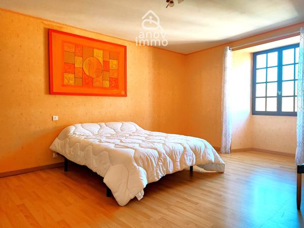 Maison de village
                                                                                                                                                                                                                                                                                                                        10 pièce(s)                                                                                                                                                                                                          4 chambre(s)                                                                                                                                                                                                          243  m²