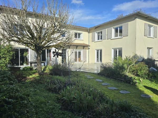 Grande maison au calme à 10 min à pied du centre de Chalais