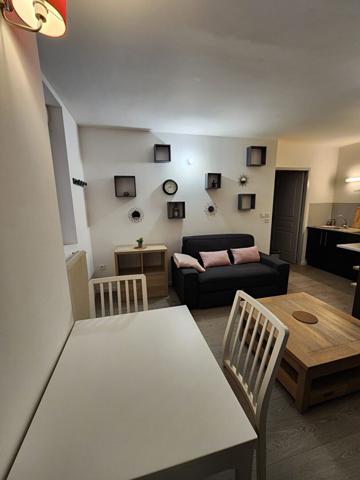 Appartement Meublé 2 Pièces / 31 m² / Reims (Rue des Marmouzets)