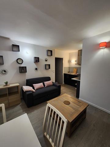 Appartement Meublé 2 Pièces / 31 m² / Reims (Rue des Marmouzets)