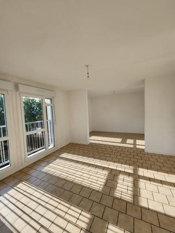 À LOUER / Bel appartement 4 pièces avec parking et cave rue de Taissy !