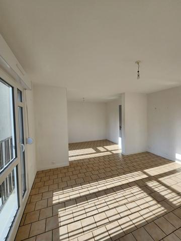 À LOUER / Bel appartement 4 pièces avec parking et cave rue de Taissy !