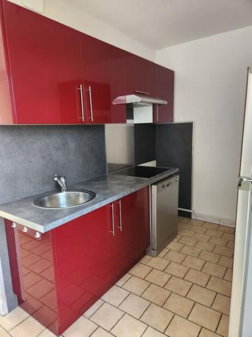 À LOUER / Bel appartement 4 pièces avec parking et cave rue de Taissy !