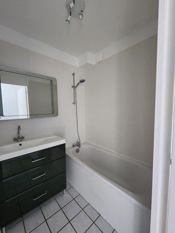 À LOUER / Bel appartement 4 pièces avec parking et cave rue de Taissy !