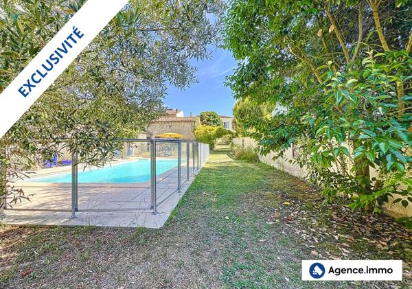 À vendre - Maison traditionnelle, 12 pièces située à Saint-Fort-sur-Gironde (17240)