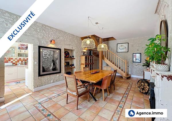 À vendre - Maison traditionnelle, 12 pièces située à Saint-Fort-sur-Gironde (17240)