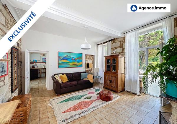 À vendre - Maison traditionnelle, 12 pièces située à Saint-Fort-sur-Gironde (17240)