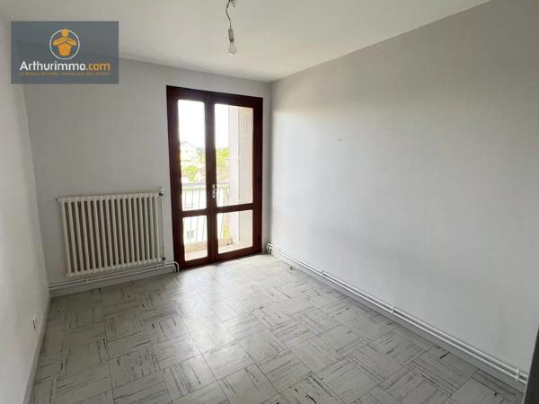 Vente                                                      Appartement
                        
                     3 pièces                      66 m2                     à Marmande