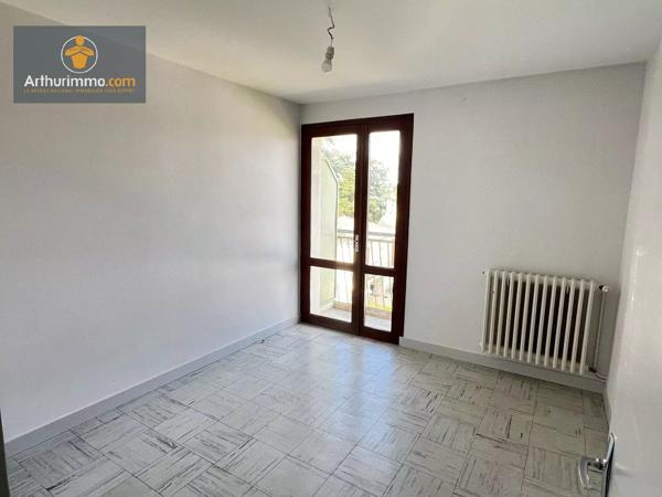 Vente                                                      Appartement
                        
                     3 pièces                      66 m2                     à Marmande