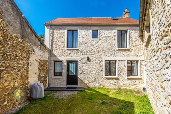 Maison
                                                                                                                                                                                                                                                                                                                        5 pièce(s)                                                                                                                                                                                                          3 chambre(s)                                                                                                                                                                                                          107  m²