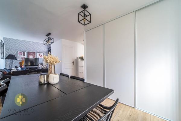 Maison
                                                                                                                                                                                                                                                                                                                        5 pièce(s)                                                                                                                                                                                                          3 chambre(s)                                                                                                                                                                                                          107  m²