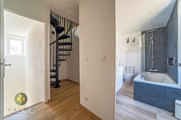 Maison
                                                                                                                                                                                                                                                                                                                        5 pièce(s)                                                                                                                                                                                                          3 chambre(s)                                                                                                                                                                                                          107  m²