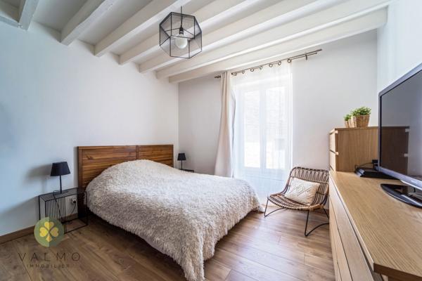 Maison
                                                                                                                                                                                                                                                                                                                        5 pièce(s)                                                                                                                                                                                                          3 chambre(s)                                                                                                                                                                                                          107  m²
