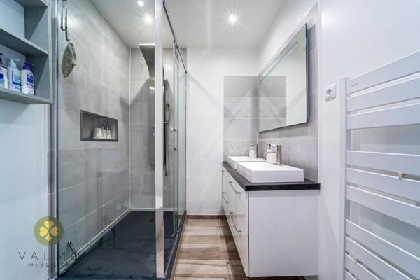 Maison
                                                                                                                                                                                                                                                                                                                        5 pièce(s)                                                                                                                                                                                                          3 chambre(s)                                                                                                                                                                                                          107  m²