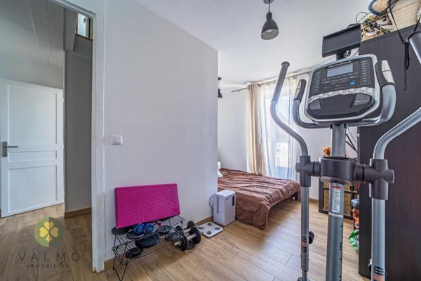 Maison
                                                                                                                                                                                                                                                                                                                        5 pièce(s)                                                                                                                                                                                                          3 chambre(s)                                                                                                                                                                                                          107  m²