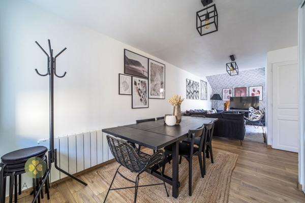 Maison
                                                                                                                                                                                                                                                                                                                        5 pièce(s)                                                                                                                                                                                                          3 chambre(s)                                                                                                                                                                                                          107  m²