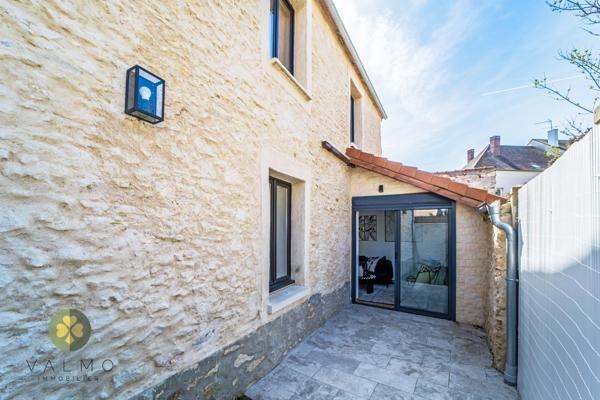Maison
                                                                                                                                                                                                                                                                                                                        5 pièce(s)                                                                                                                                                                                                          3 chambre(s)                                                                                                                                                                                                          107  m²