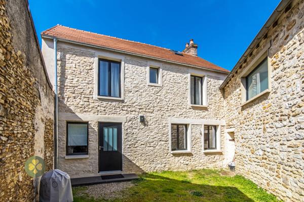 Maison
                                                                                                                                                                                                                                                                                                                        5 pièce(s)                                                                                                                                                                                                          3 chambre(s)                                                                                                                                                                                                          107  m²