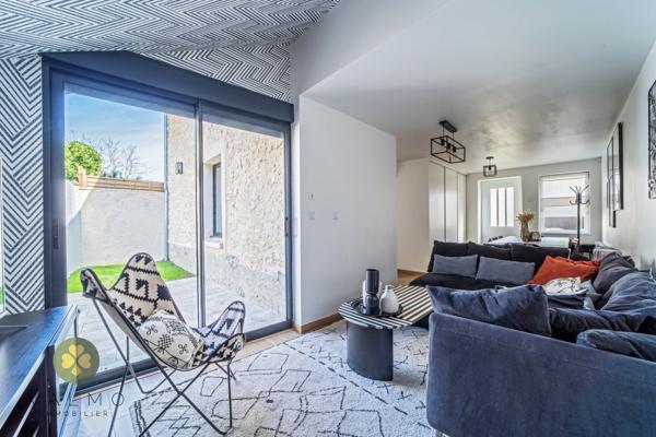 Maison
                                                                                                                                                                                                                                                                                                                        5 pièce(s)                                                                                                                                                                                                          3 chambre(s)                                                                                                                                                                                                          107  m²