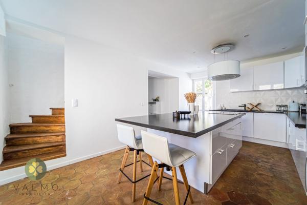 Maison
                                                                                                                                                                                                                                                                                                                        5 pièce(s)                                                                                                                                                                                                          3 chambre(s)                                                                                                                                                                                                          107  m²