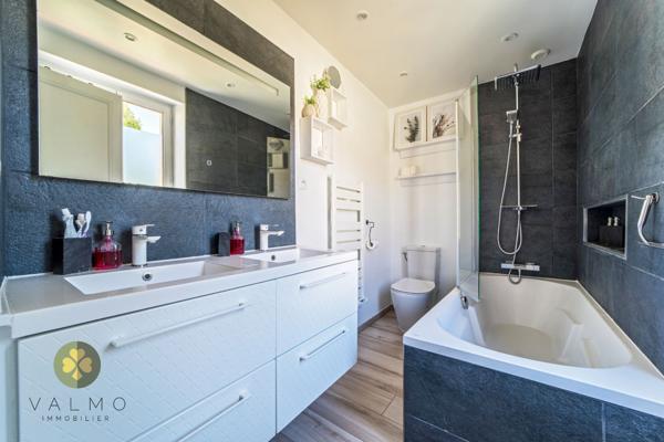 Maison
                                                                                                                                                                                                                                                                                                                        5 pièce(s)                                                                                                                                                                                                          3 chambre(s)                                                                                                                                                                                                          107  m²