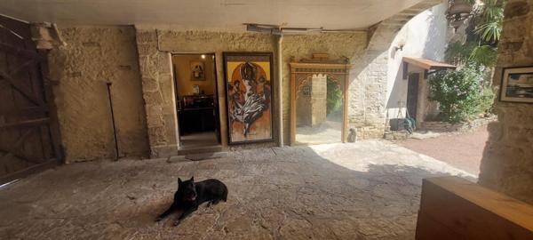 Opportunité rare : 3 logements + cour intérieure + dépendances – RULLY