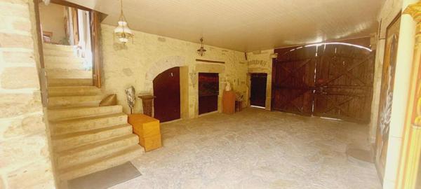 Opportunité rare : 3 logements + cour intérieure + dépendances – RULLY