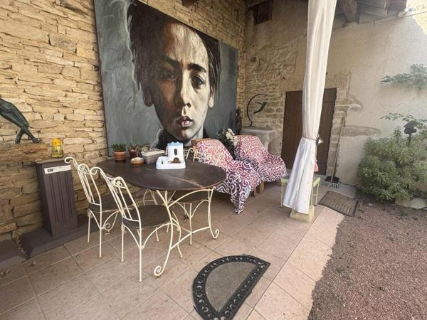 Opportunité rare : 3 logements + cour intérieure + dépendances – RULLY