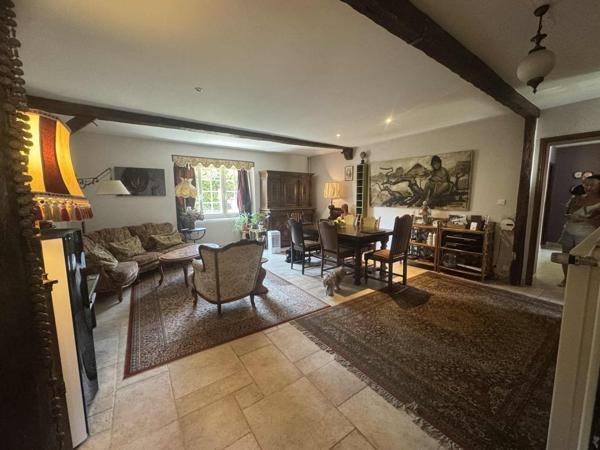 Opportunité rare : 3 logements + cour intérieure + dépendances – RULLY