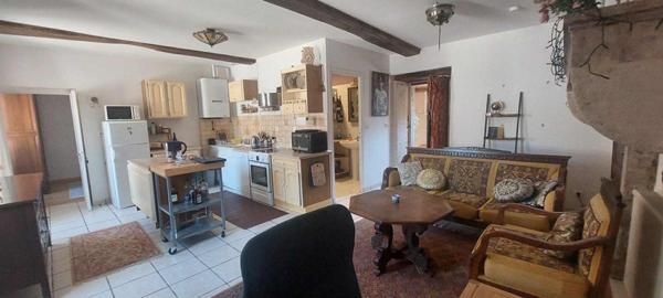 Opportunité rare : 3 logements + cour intérieure + dépendances – RULLY