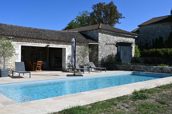 Saint-Amans-du-Pech (82150) Magnifique maison dans le village avec vue et piscine