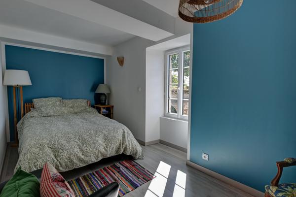 Saint-Amans-du-Pech (82150) Magnifique maison dans le village avec vue et piscine