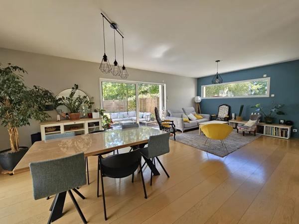 Maison contemporaine hors lotissement