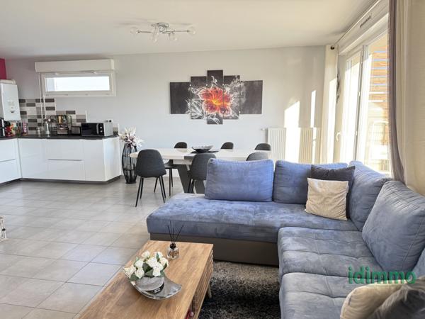 MIONS Dernier Étage 2/2 avec Terrasse et place de parking coté Gare limite St Priest Mions (69780)