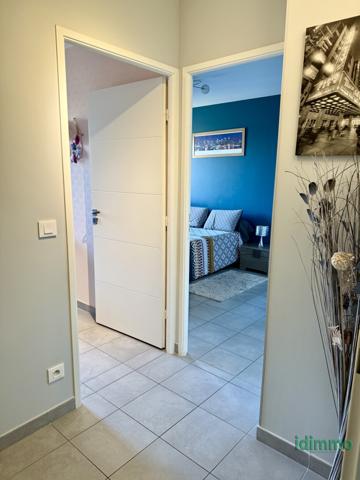 MIONS Dernier Étage 2/2 avec Terrasse et place de parking coté Gare limite St Priest Mions (69780)