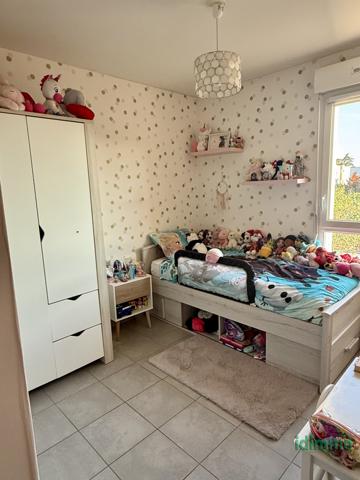 MIONS Dernier Étage 2/2 avec Terrasse et place de parking coté Gare limite St Priest Mions (69780)