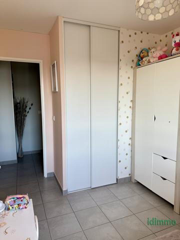 MIONS Dernier Étage 2/2 avec Terrasse et place de parking coté Gare limite St Priest Mions (69780)