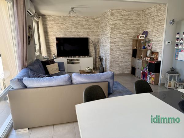 MIONS Dernier Étage 2/2 avec Terrasse et place de parking coté Gare limite St Priest Mions (69780)