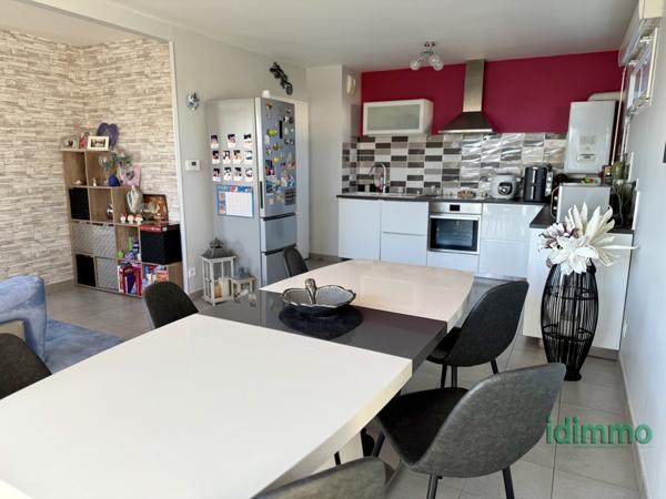 MIONS Dernier Étage 2/2 avec Terrasse et place de parking coté Gare limite St Priest Mions (69780)