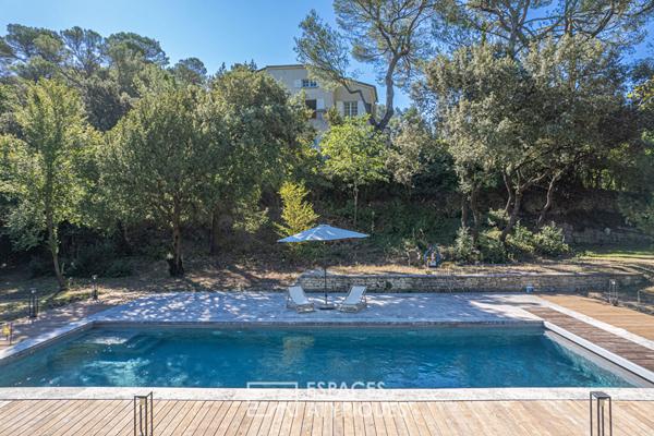 Villa d’élégance intemporelle en surplomb de la Sorgue