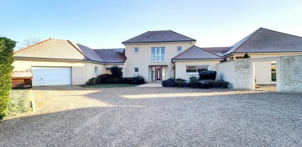 Maison à vendre    9 pièces • 363,08 m2 Genlis