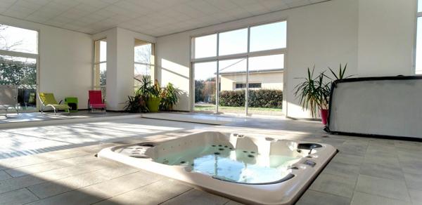 Maison à vendre    9 pièces • 363,08 m2 Genlis