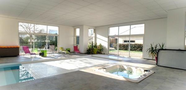 Maison à vendre    9 pièces • 363,08 m2 Genlis