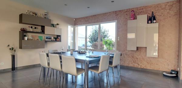 Maison à vendre    9 pièces • 363,08 m2 Genlis