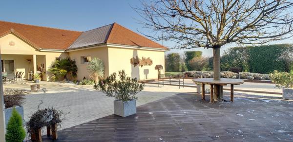 Maison à vendre    9 pièces • 363,08 m2 Genlis