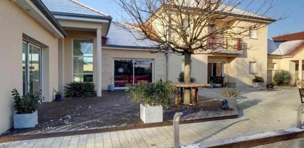 Maison à vendre    9 pièces • 363,08 m2 Genlis