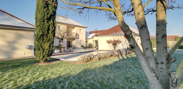 Maison à vendre    9 pièces • 363,08 m2 Genlis